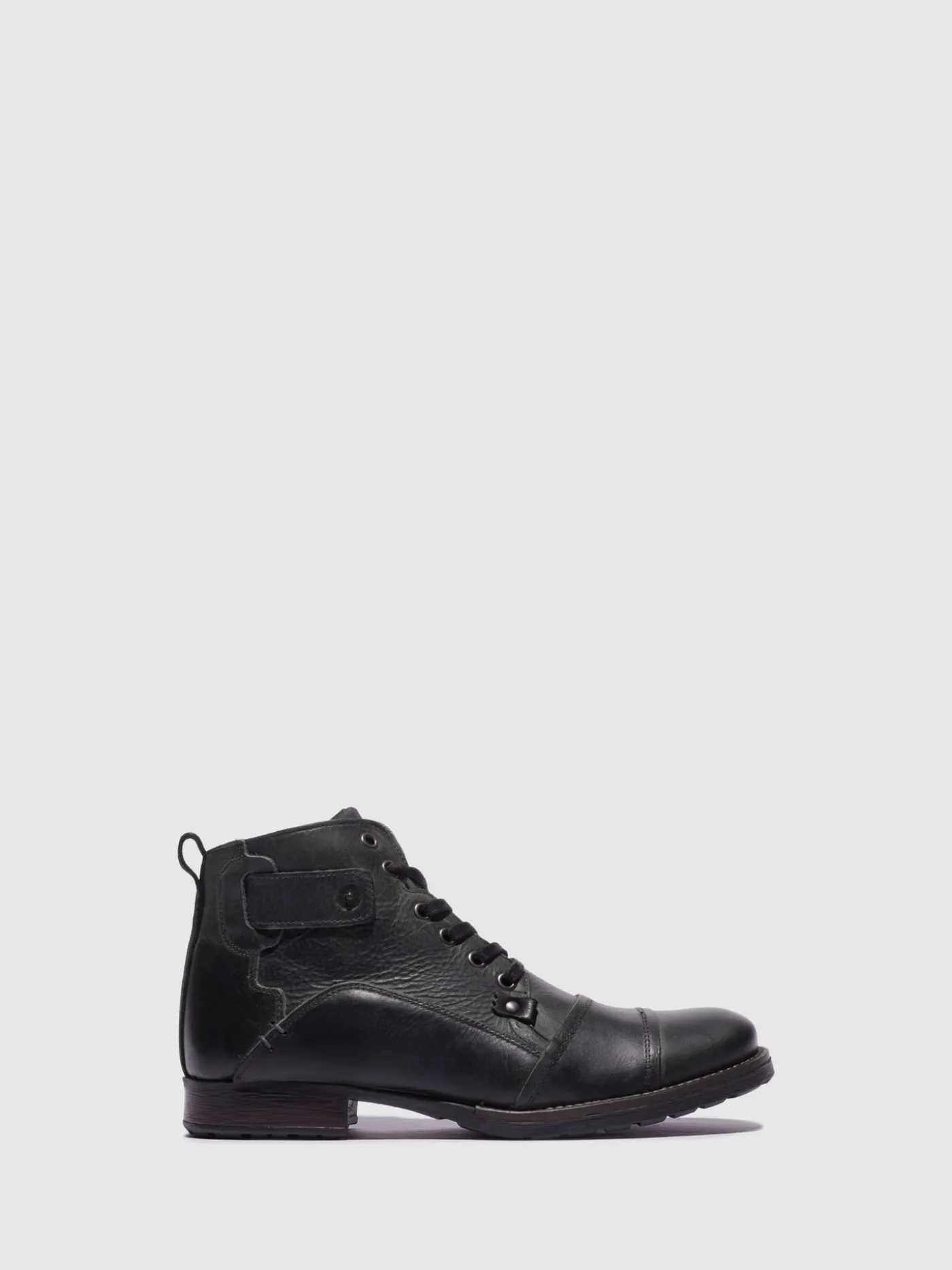 Discount Botas com Atacadores em Preto Botas